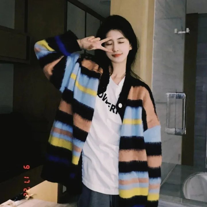 当红男星机场牵手女助理，公司火速否认，短时间内持续发酵