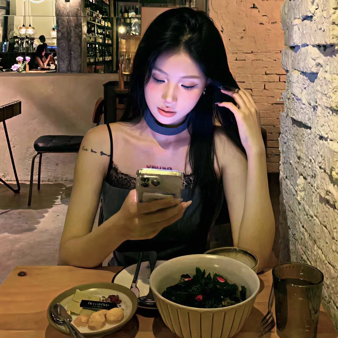 实力派歌手又出大瓜：被拍到同回酒店，好友出面澄清，连日来